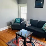 Charming 1Br Apartment Near Train Station