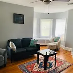 Charming 1Br Apartment Near Train Station