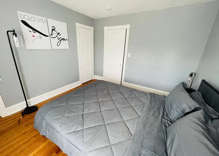 Charming 1Br Apartment Near Train Station