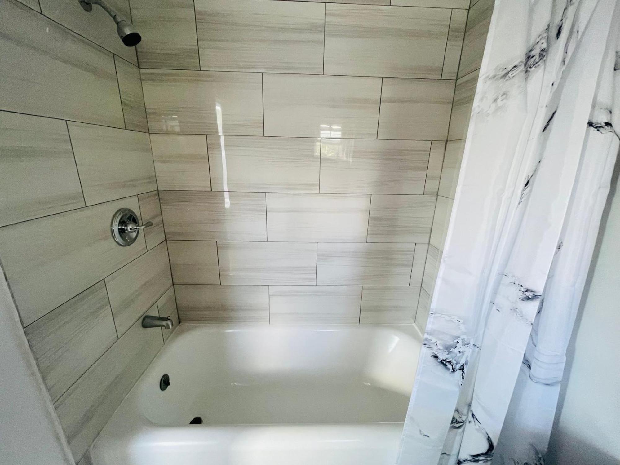 Apartment Charming 1br Near Train Station